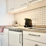 Stylisches Studio Apartment Mit Balkon Und Privatem Stellplatz Fuer Bis Zu 4 Personen Nur Wenige Minuten Von Der Innenstadt & Mosel Entfernt *