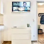 Stylisches Studio Apartment Mit Balkon Und Privatem Stellplatz Fuer Bis Zu 4 Personen Nur Wenige Minuten Von Der Innenstadt & Mosel Entfernt