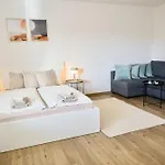 Stylisches Studio Apartment Mit Balkon Und Privatem Stellplatz Fuer Bis Zu 4 Personen Nur Wenige Minuten Von Der Innenstadt & Mosel Entfernt Koblenz (Rhineland-Palatinate)