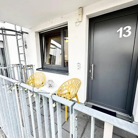 Stylisches Mit Balkon Und Privatem Stellplatz Fuer Bis Zu 4 Personen Nur Wenige Minuten Von Der Innenstadt & Mosel Entfernt 아파트