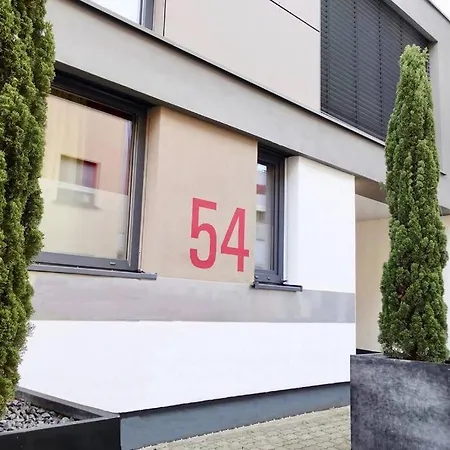 Stylisches Studio Apartment Mit Balkon Und Privatem Stellplatz Fuer Bis Zu 4 Personen Nur Wenige Minuten Von Der Innenstadt & Mosel Entfernt