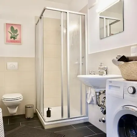 Apartment Stylisches Studio Apartment Mit Balkon Und Privatem Stellplatz Fuer Bis Zu 4 Personen Nur Wenige Minuten Von Der Innenstadt & Mosel Entfernt *