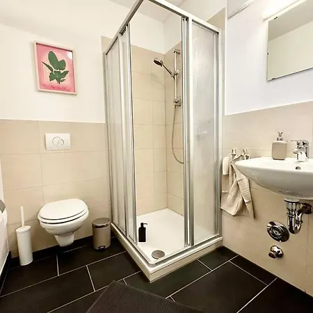Stylisches Mit Balkon Und Privatem Stellplatz Fuer Bis Zu 4 Personen Nur Wenige Minuten Von Der Innenstadt & Mosel Entfernt * 코블렌츠