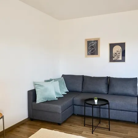 Apartment Stylisches Studio Apartment Mit Balkon Und Privatem Stellplatz Fuer Bis Zu 4 Personen Nur Wenige Minuten Von Der Innenstadt & Mosel Entfernt *