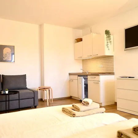 Stylisches Mit Balkon Und Privatem Stellplatz Fuer Bis Zu 4 Personen Nur Wenige Minuten Von Der Innenstadt & Mosel Entfernt Apartmán