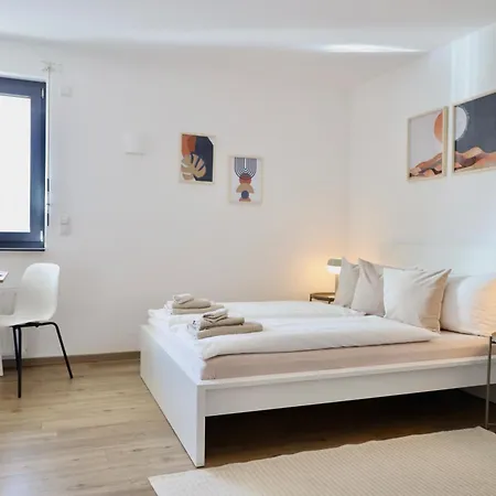 Stylisches Mit Balkon Und Privatem Stellplatz Fuer Bis Zu 4 Personen Nur Wenige Minuten Von Der Innenstadt & Mosel Entfernt Apartmán *