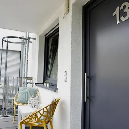 Stylisches Mit Balkon Und Privatem Stellplatz Für Bis Zu 4 Personen Nur Wenige Minuten Von Der Innenstadt&mosel Entfernt Apartamento