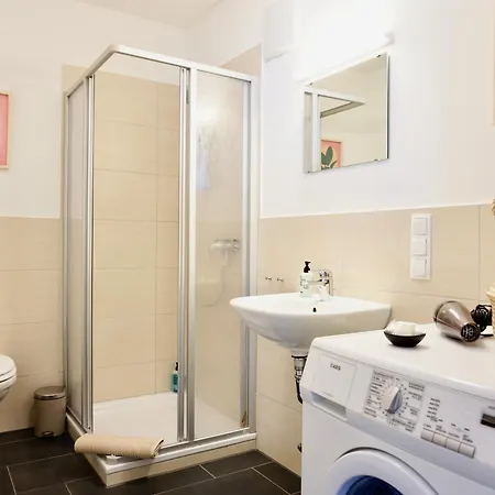 Stylisches Mit Balkon Und Privatem Stellplatz Für Bis Zu 4 Personen Nur Wenige Minuten Von Der Innenstadt&mosel Entfernt Apartamento