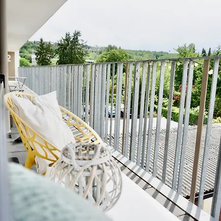 Stylisches Mit Balkon Und Privatem Stellplatz Für Bis Zu 4 Personen Nur Wenige Minuten Von Der Innenstadt&mosel Entfernt Apartamento *
