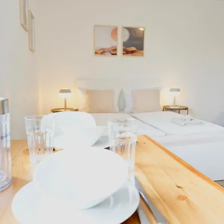 Stylisches Mit Balkon Und Privatem Stellplatz Für Bis Zu 4 Personen Nur Wenige Minuten Von Der Innenstadt&mosel Entfernt Apartamento