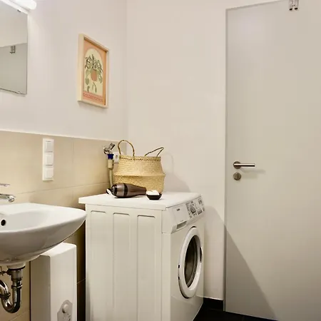 Stylisches Mit Balkon Und Privatem Stellplatz Für Bis Zu 4 Personen Nur Wenige Minuten Von Der Innenstadt&mosel Entfernt * Coblenza