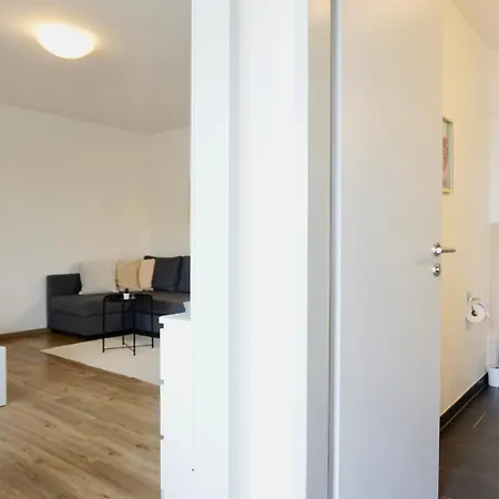 Stylisches Mit Balkon Und Privatem Stellplatz Für Bis Zu 4 Personen Nur Wenige Minuten Von Der Innenstadt&mosel Entfernt Apartamento *
