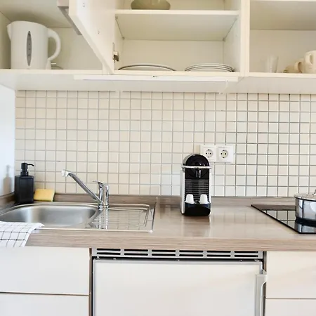 Stylisches Mit Balkon Und Privatem Stellplatz Für Bis Zu 4 Personen Nur Wenige Minuten Von Der Innenstadt&mosel Entfernt Apartamento *