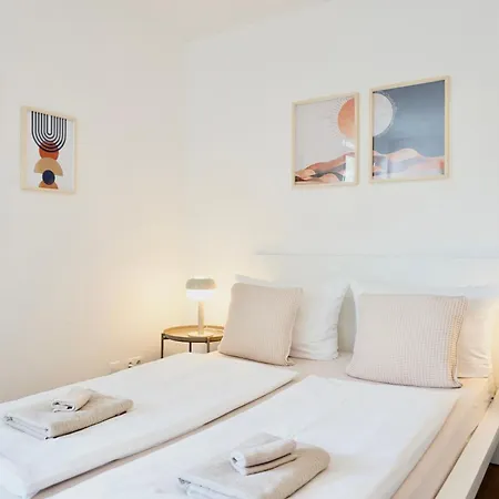 Apartamento Stylisches Mit Balkon Und Privatem Stellplatz Für Bis Zu 4 Personen Nur Wenige Minuten Von Der Innenstadt&mosel Entfernt *