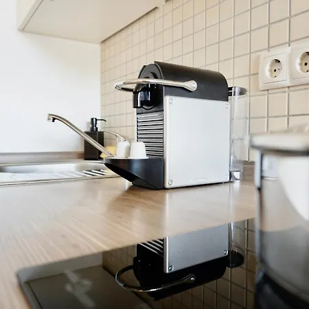 Stylisches Mit Balkon Und Privatem Stellplatz Für Bis Zu 4 Personen Nur Wenige Minuten Von Der Innenstadt&mosel Entfernt Apartamento