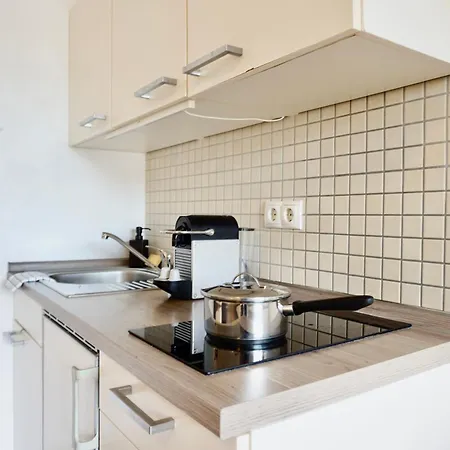 Stylisches Mit Balkon Und Privatem Stellplatz Für Bis Zu 4 Personen Nur Wenige Minuten Von Der Innenstadt&mosel Entfernt Apartamento