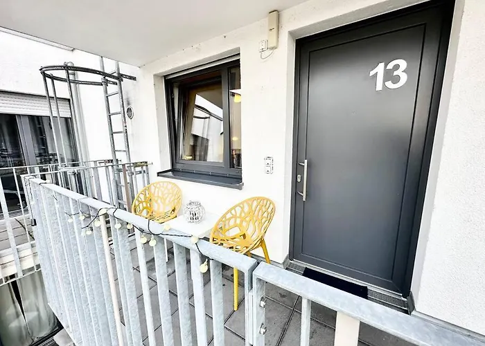 Stylisches Studio Apartment Mit Balkon Und Privatem Stellplatz Fuer Bis Zu 4 Personen Nur Wenige Minuten Von Der Innenstadt & Mosel Entfernt Apartment