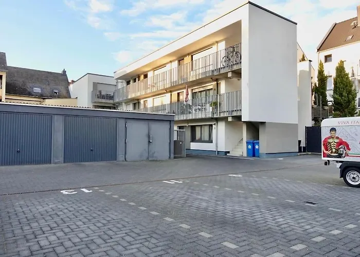 Apartment Stylisches Studio Apartment Mit Balkon Und Privatem Stellplatz Fuer Bis Zu 4 Personen Nur Wenige Minuten Von Der Innenstadt & Mosel Entfernt