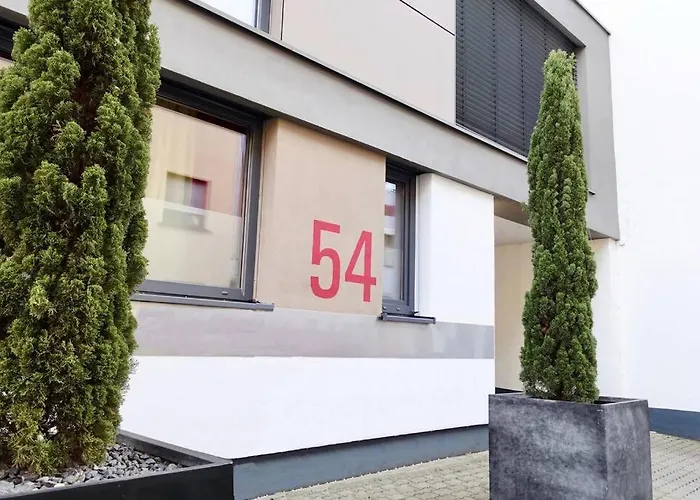 Stylisches Studio Apartment Mit Balkon Und Privatem Stellplatz Fuer Bis Zu 4 Personen Nur Wenige Minuten Von Der Innenstadt & Mosel Entfernt
