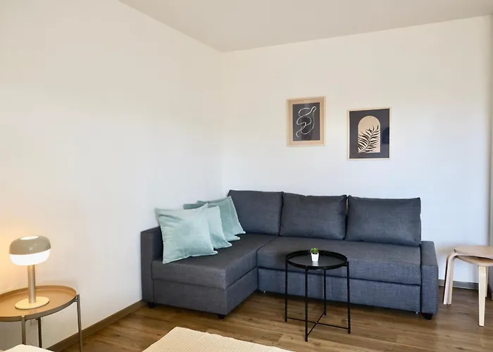 Apartment Stylisches Studio Apartment Mit Balkon Und Privatem Stellplatz Fuer Bis Zu 4 Personen Nur Wenige Minuten Von Der Innenstadt & Mosel Entfernt *